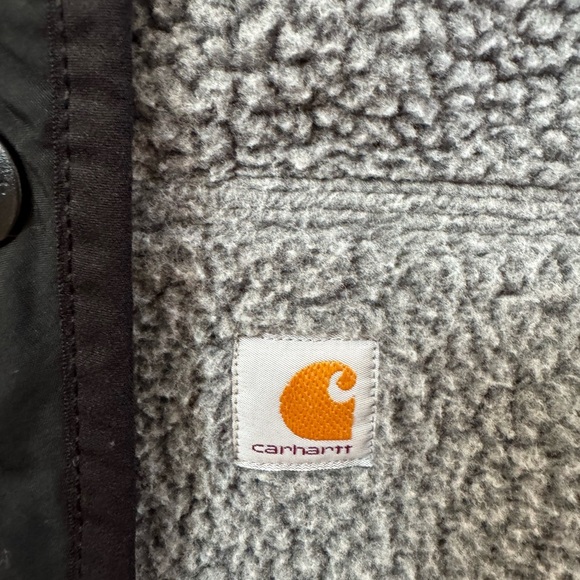 Carhartt Gray and Black Vest for Versatile Layering - Picture 4 of 14